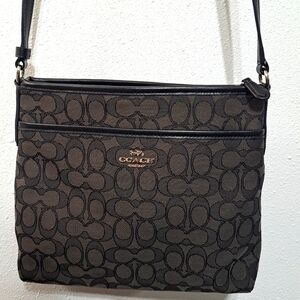 Coach Shoulder/crossbody Purse "Like New"